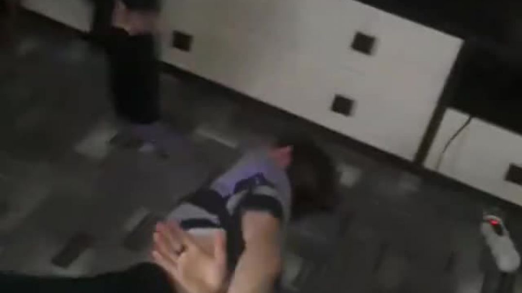 ⁣Плачущую русскую закладчицу отшлепали ремнем в наказание за кражу